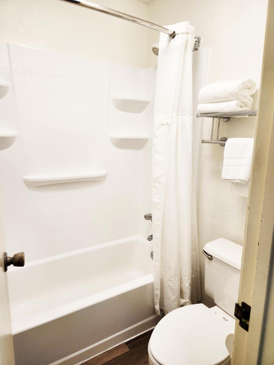 King Room - Non-Smoking Pet Friendly