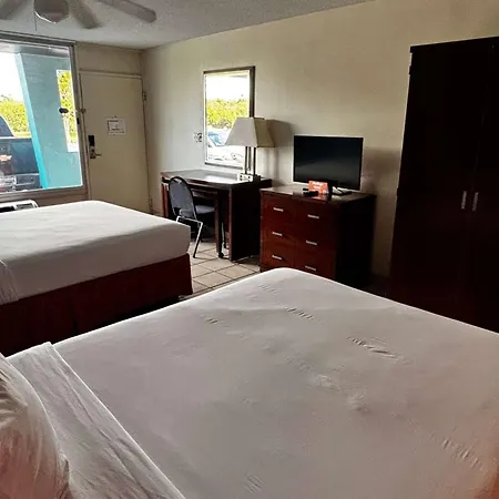 Ramada By Wyndham Flamingo Water Park-3